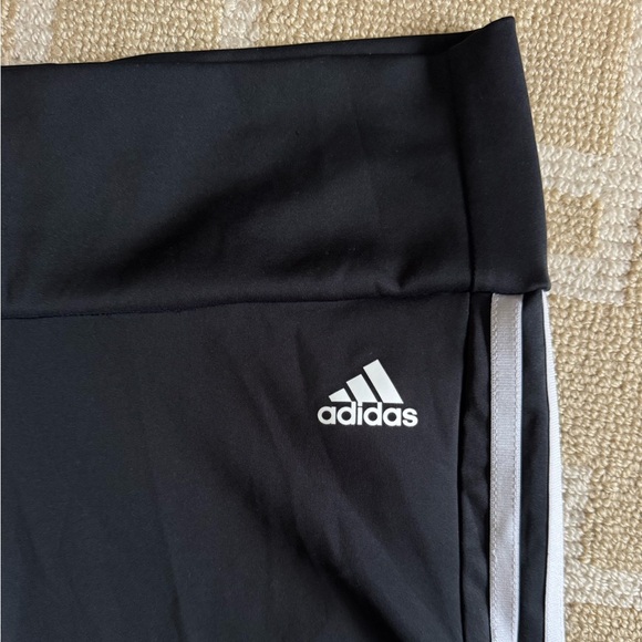 New Adidas Black 3-Stripes Cropped AEROREADY Leggings Athleisure Activewear XL - Picture 6 of 6